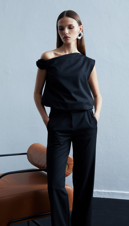 Chic Omuz Detaylı Saten Bluz