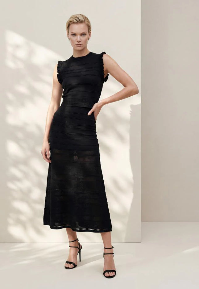 Bisiklet Yaka Fırfır Detaylı Siyah Bluz