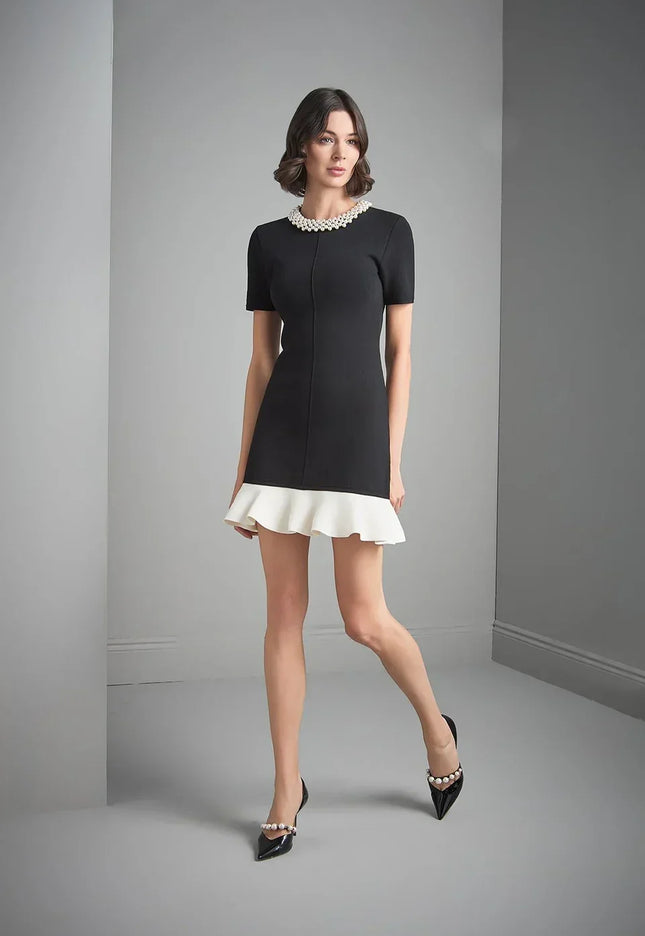 El işi İncili Fırfırlı Siyah Triko Elbise