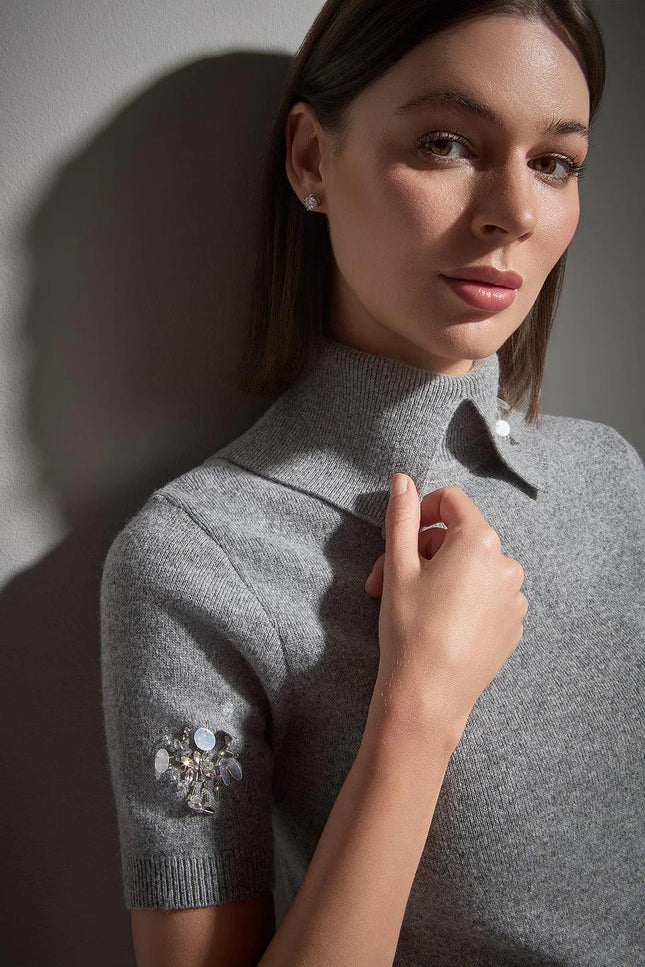 El İşi Pul ve Taş İşlemeli Gri Triko Bluz